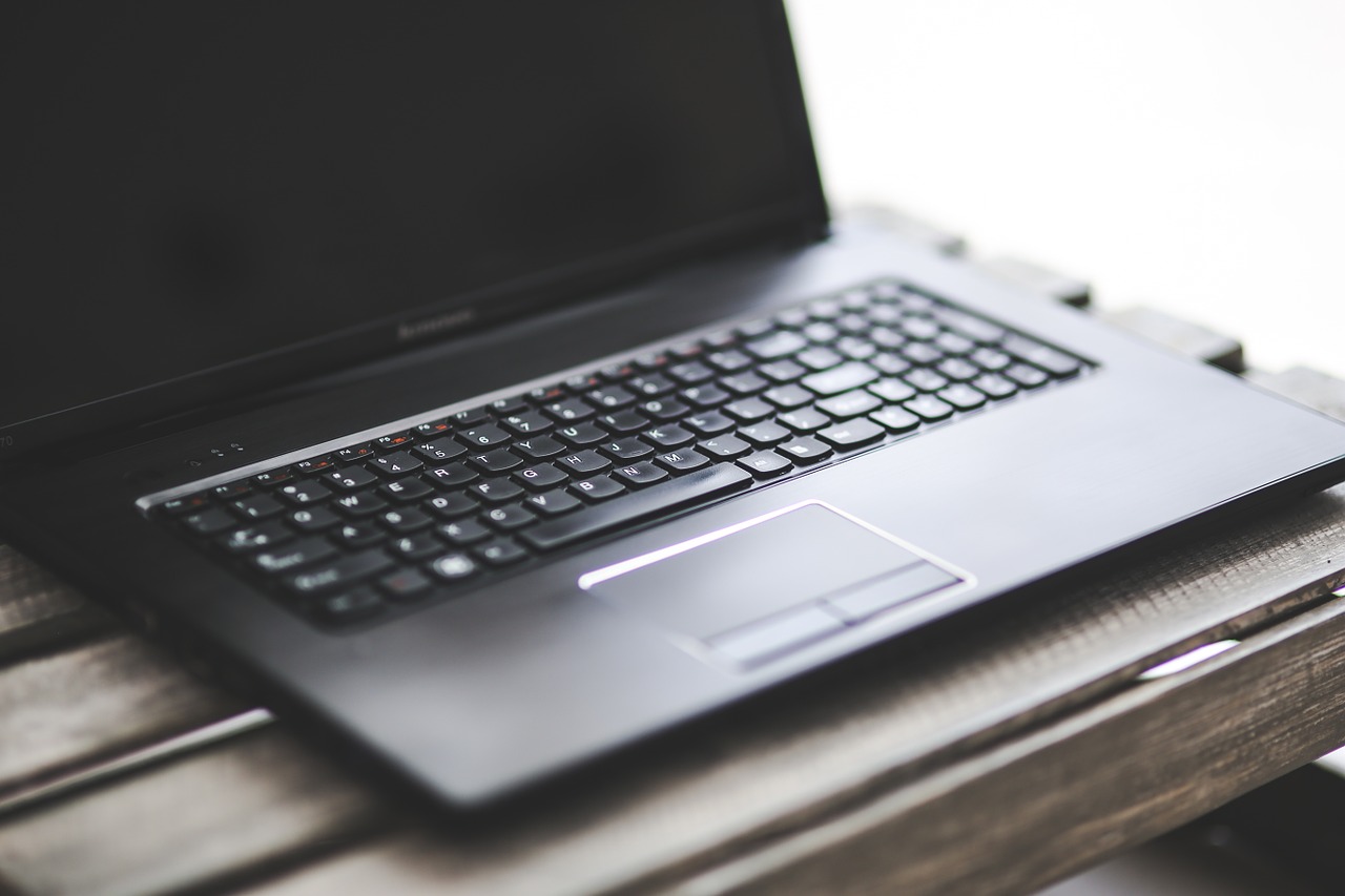 Fujitsu LifeBook U758 nie został stworzony z myślą tylko o jednej grupie użytkowników laptopów