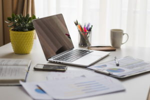 Laptop Lenovo ThinkPad L13 Yoga wyróżnia jeden element mobilne zawiasy